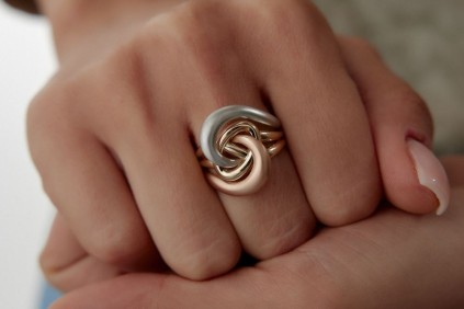 Üç Oval Geçmeli Üç Renk Yüzük