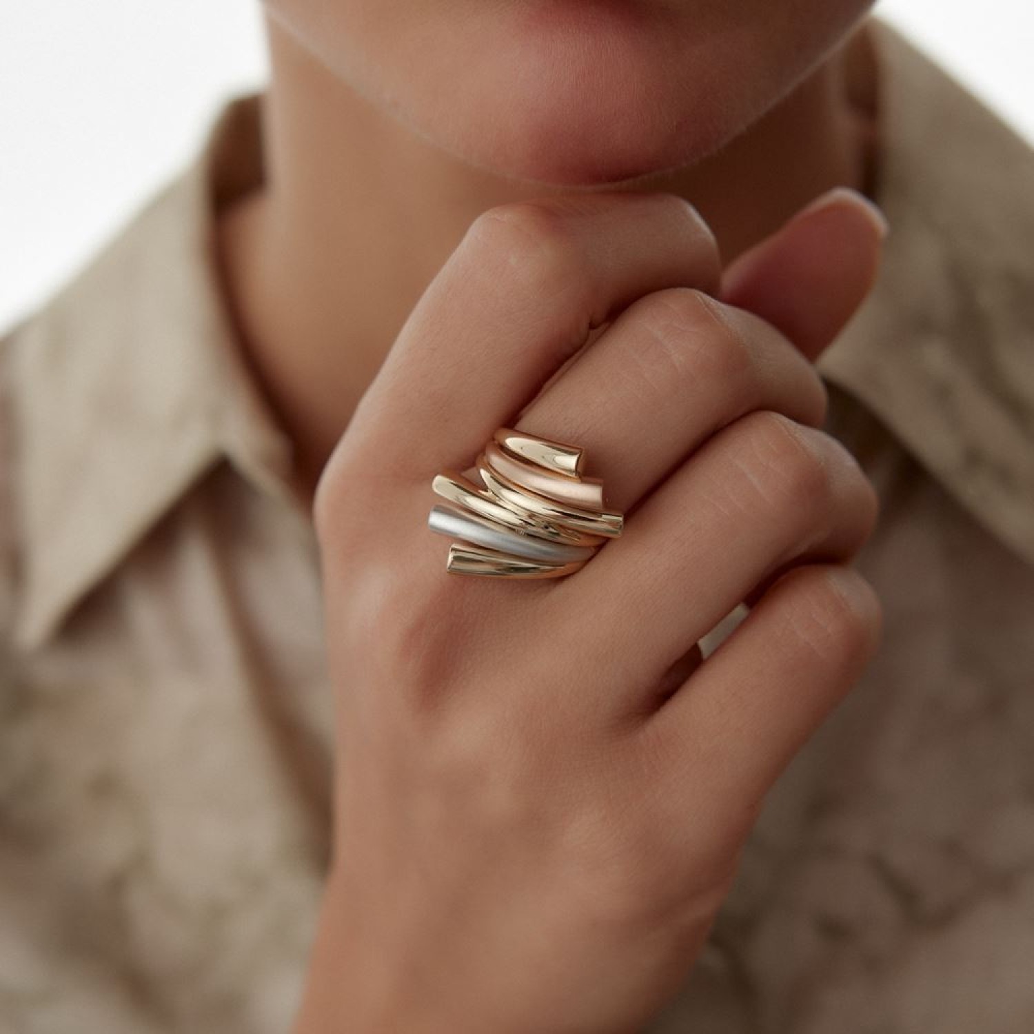 Altı Çubuk Tasarım Üç Renk Yüzük