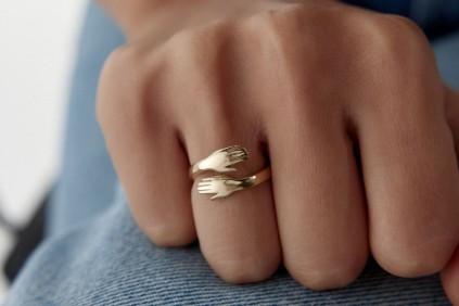 El Kucaklayan Tasarım Yüzük