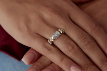 Beyaz Taşlı Yassı Tasarım Yüzük