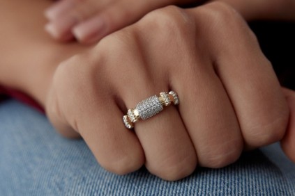 Beyaz Taşlı Yassı Tasarım Yüzük