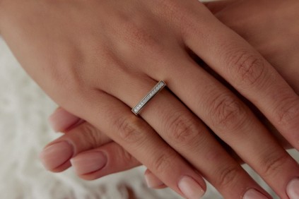 Baget Sıra Yassı Tasarım Taşlı Yüzük