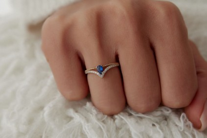 Beyaz Baget Damla Mavi Taşlı Yüzük