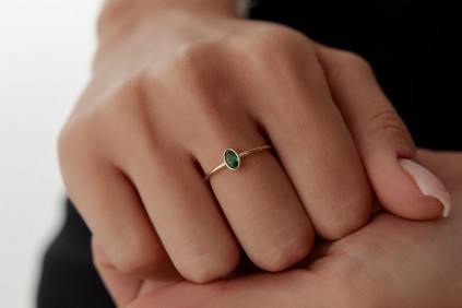 Yeşil Oval Taşlı Tasarım Yüzük