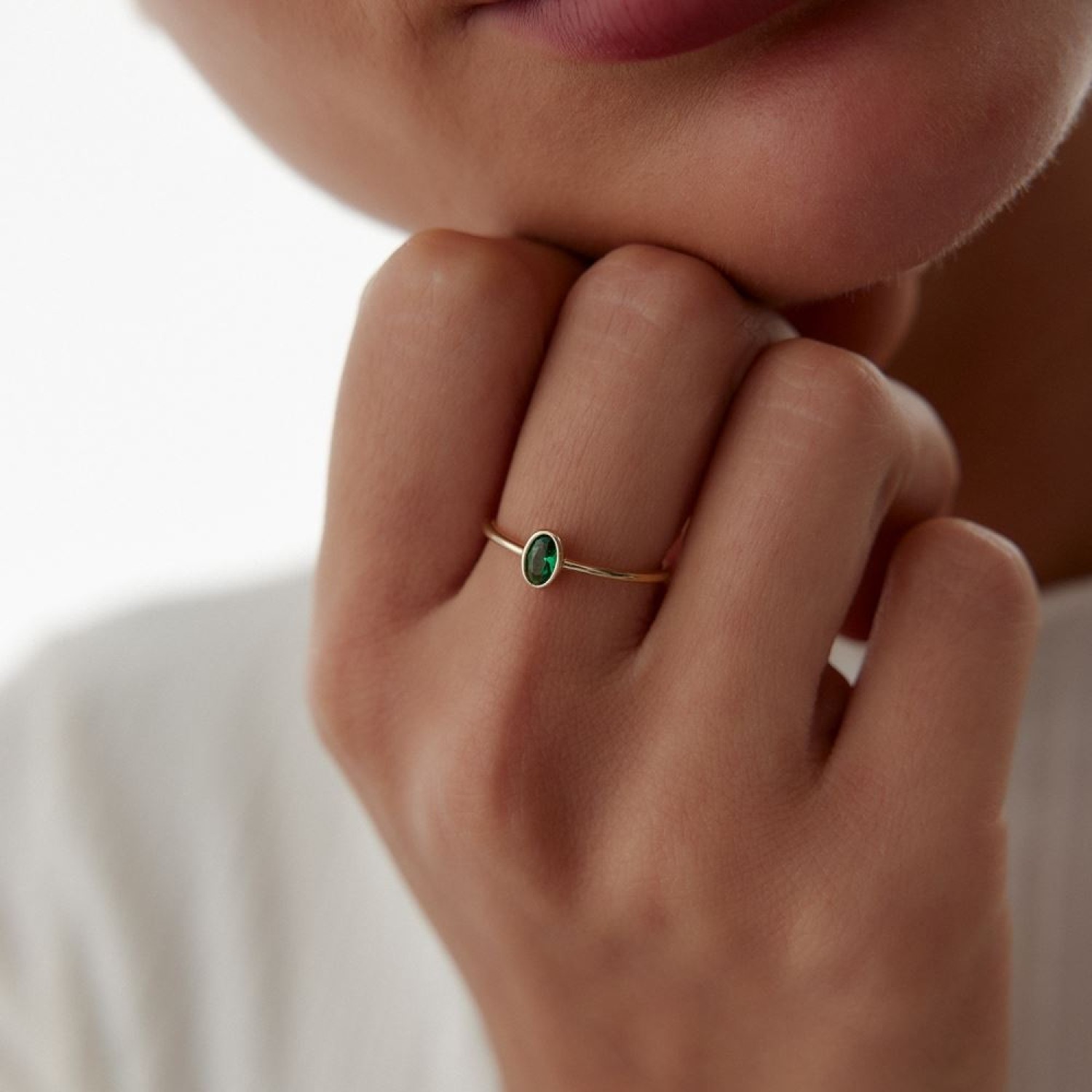 Yeşil Oval Taşlı Tasarım Yüzük