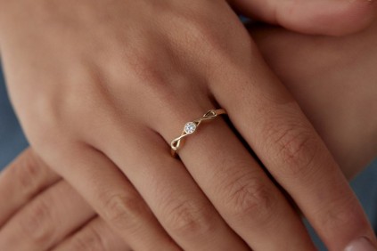 Sonsuz Oval Taşlı Tasarım Yüzük