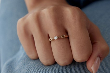 Sonsuz Oval Taşlı Tasarım Yüzük