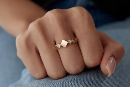 Kare Taşlı Tasarım Yüzük