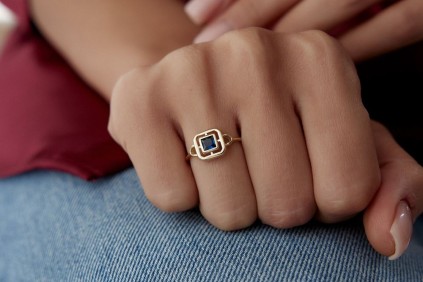 Mavi Taşlı Kare Tasarım Yüzük