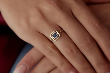 Mavi Taşlı Kare Tasarım Yüzük