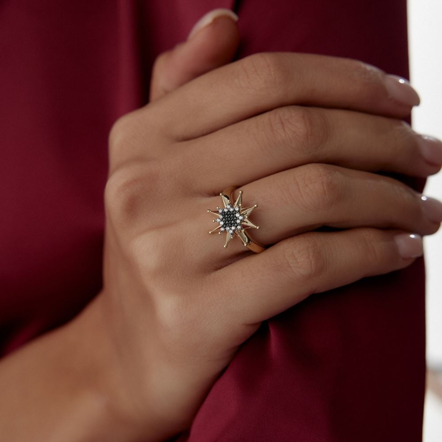 Yıldız Tasarım Beyaz Ve Siyah Taşlı Yüzük