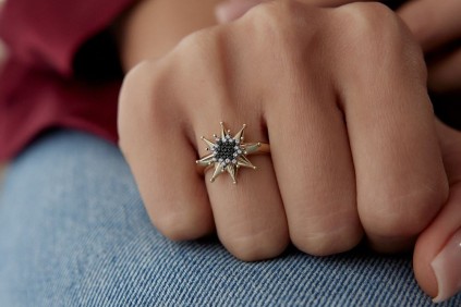 Yıldız Tasarım Beyaz Ve Siyah Taşlı Yüzük