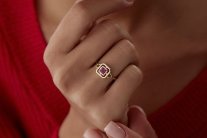 Pembe Taşlı Kare Tasarım Yüzük