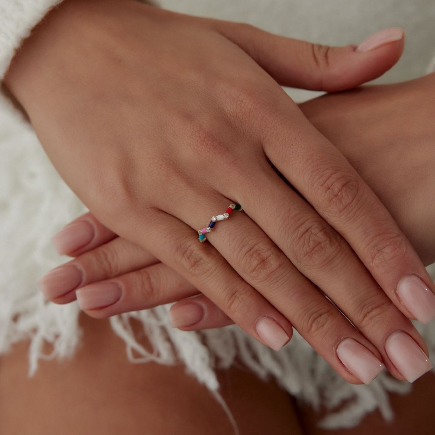 Renkli Çubuk Nokta Taşlı Tasarım Yüzük