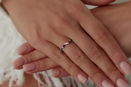 Renkli Çubuk Nokta Taşlı Tasarım Yüzük