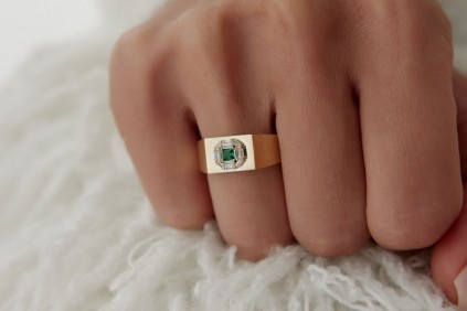 Baget Ve Yeşil Taşlı Kare Tasarım Yüzük