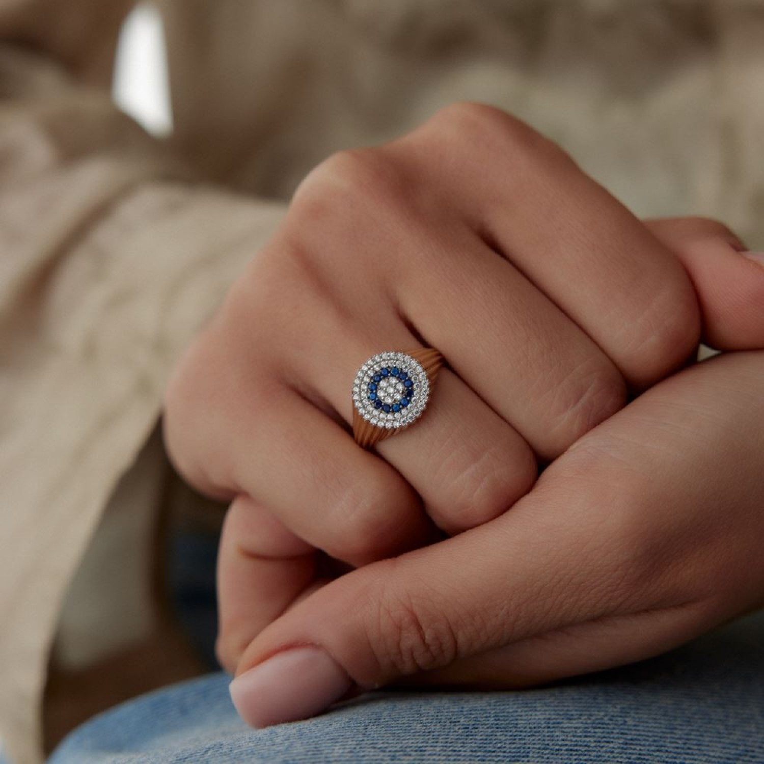 Oval Çizgi Tasarım Mavi Beyaz Taşlı Yüzük