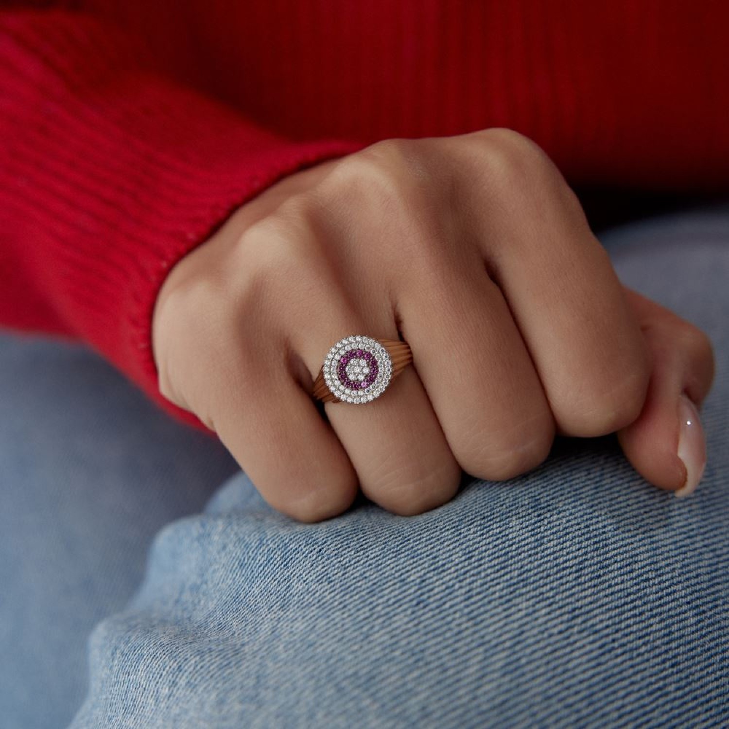 Oval Çizgi Tasarım Pembe Beyaz Taşlı Yüzük