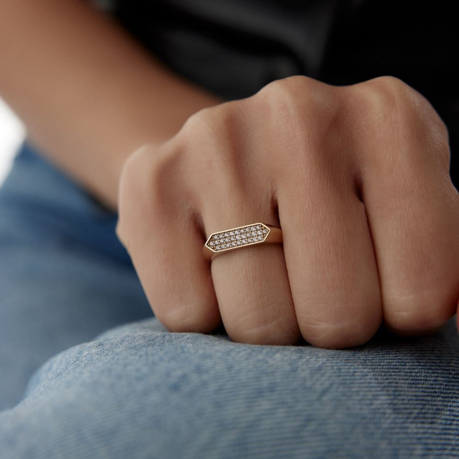 Geometrik Tasarım Taşlı Yüzük