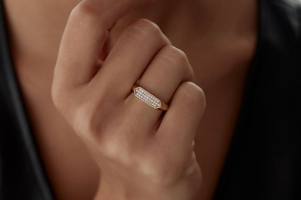 Geometrik Tasarım Taşlı Yüzük