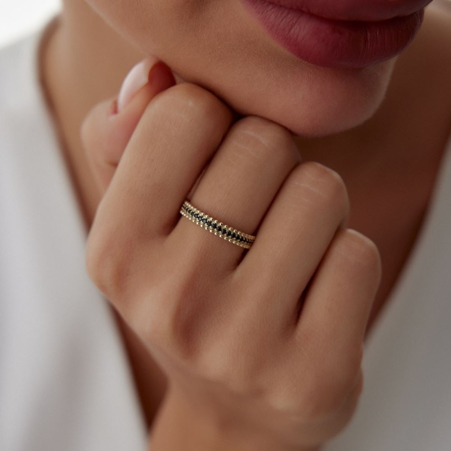 İki Sıra Nokta Tasarım Siyah Taşlı Yüzük