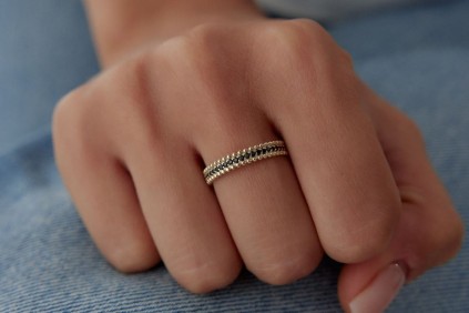 İki Sıra Nokta Tasarım Siyah Taşlı Yüzük