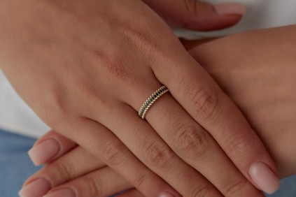 İki Sıra Nokta Tasarım Siyah Taşlı Yüzük