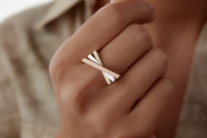 Üç Renk Yatay Çarpı Tasarım Yüzük