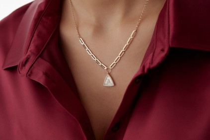 Baget Taşlı Üçgen Tasarım Kolye