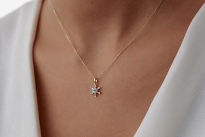 Parçalı Taşlı Çiçek Kolye