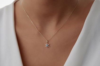 Parçalı Taşlı Çiçek Kolye