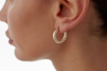 Sade Kıvrımlı Nokta Halka Küpe