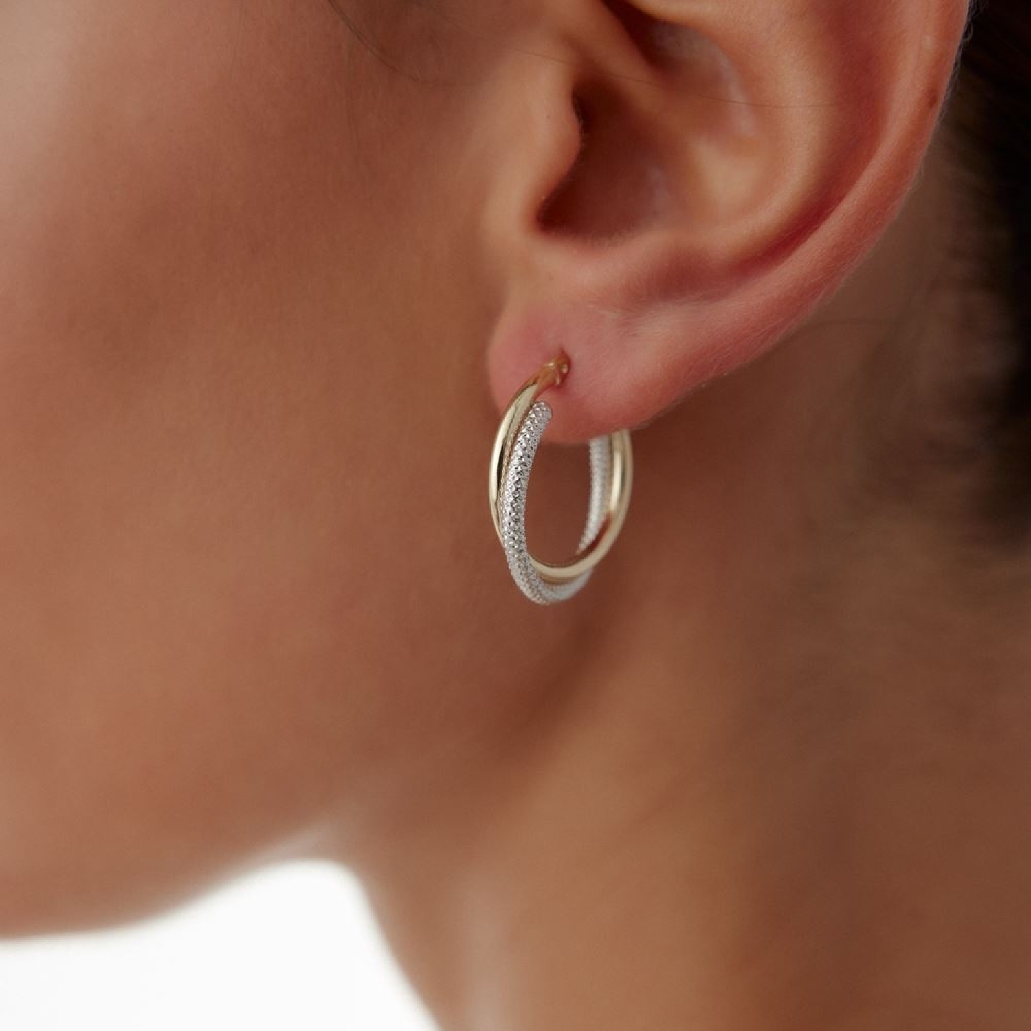 İki Renk Oval Nokta Tasarımlı Halka Küpe