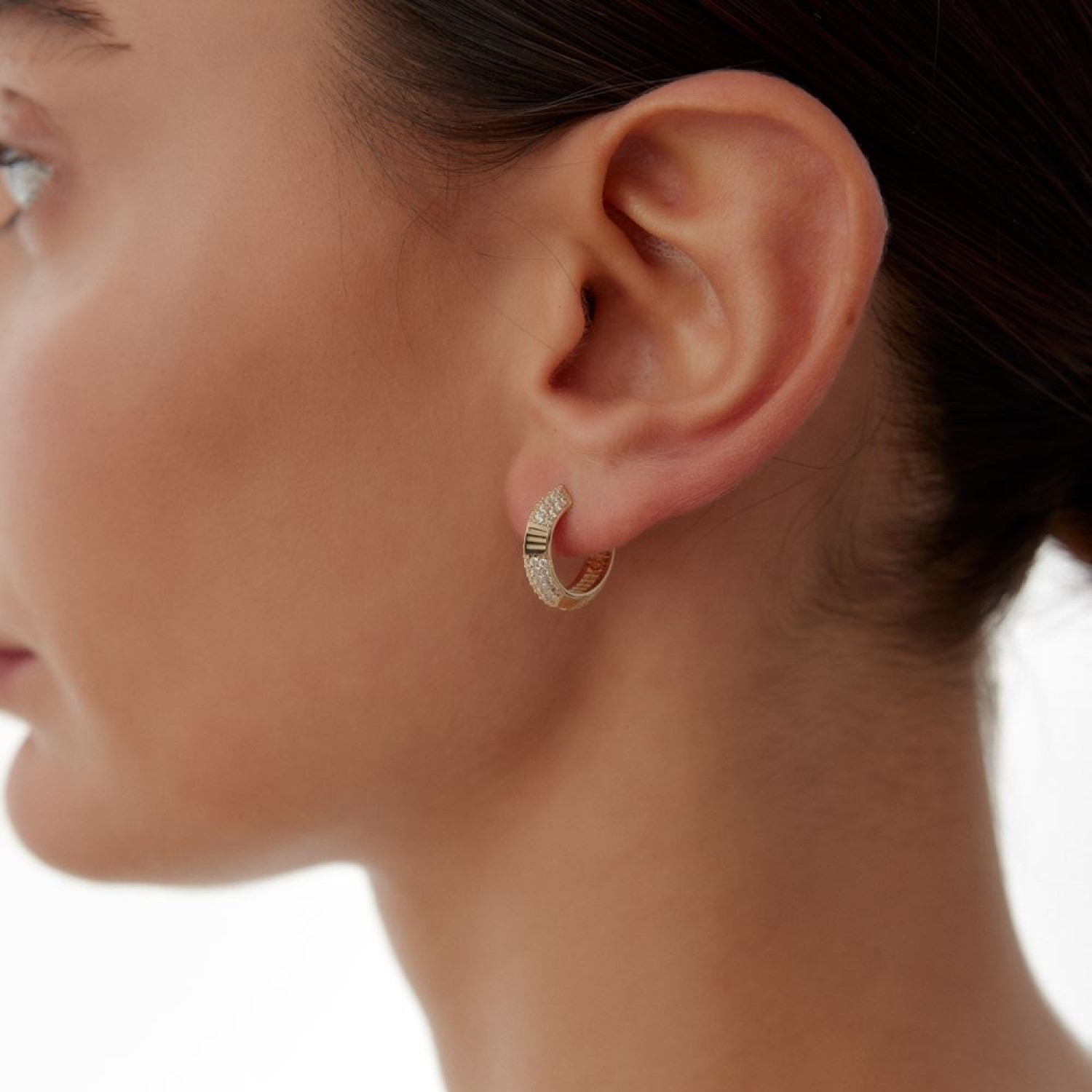 Oval Tasarım Taşlı Halka Küpe