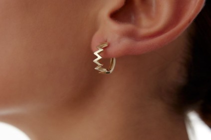 Üçgen Çizgi Tasarım Küpe