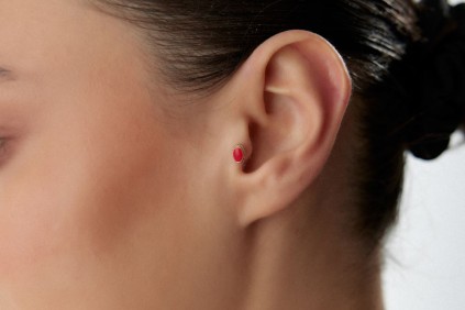 Kırmızı Mineli Oval Piercing