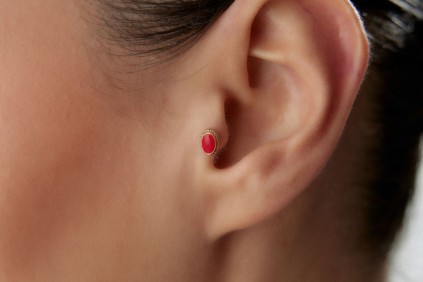 Kırmızı Mineli Oval Piercing