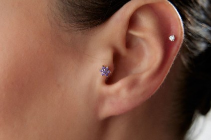 Mor Taşlı Papatya Piercing