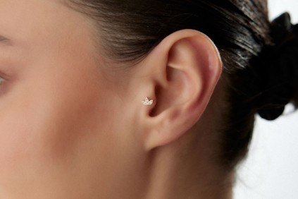 Yaprak Taşlı Piercing