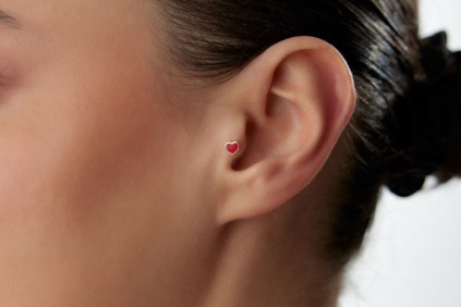 Kırmızı Mineli Kalp Piercing