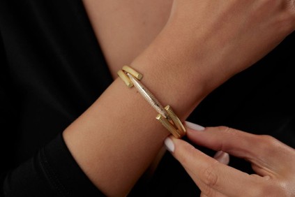 Kırmızı Kaburga Desenli Tekli Kelepçe