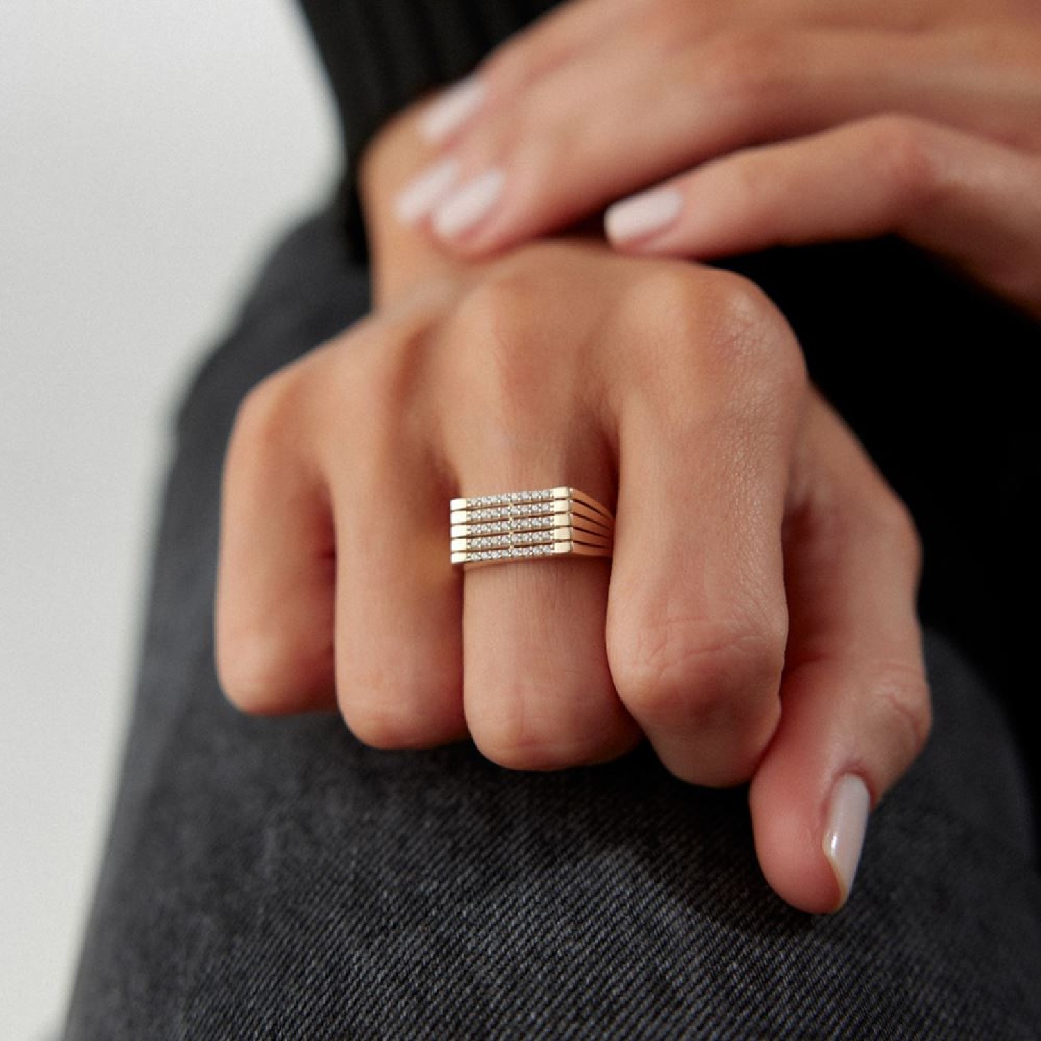 Yatay Tasarım Taşlı Yüzük