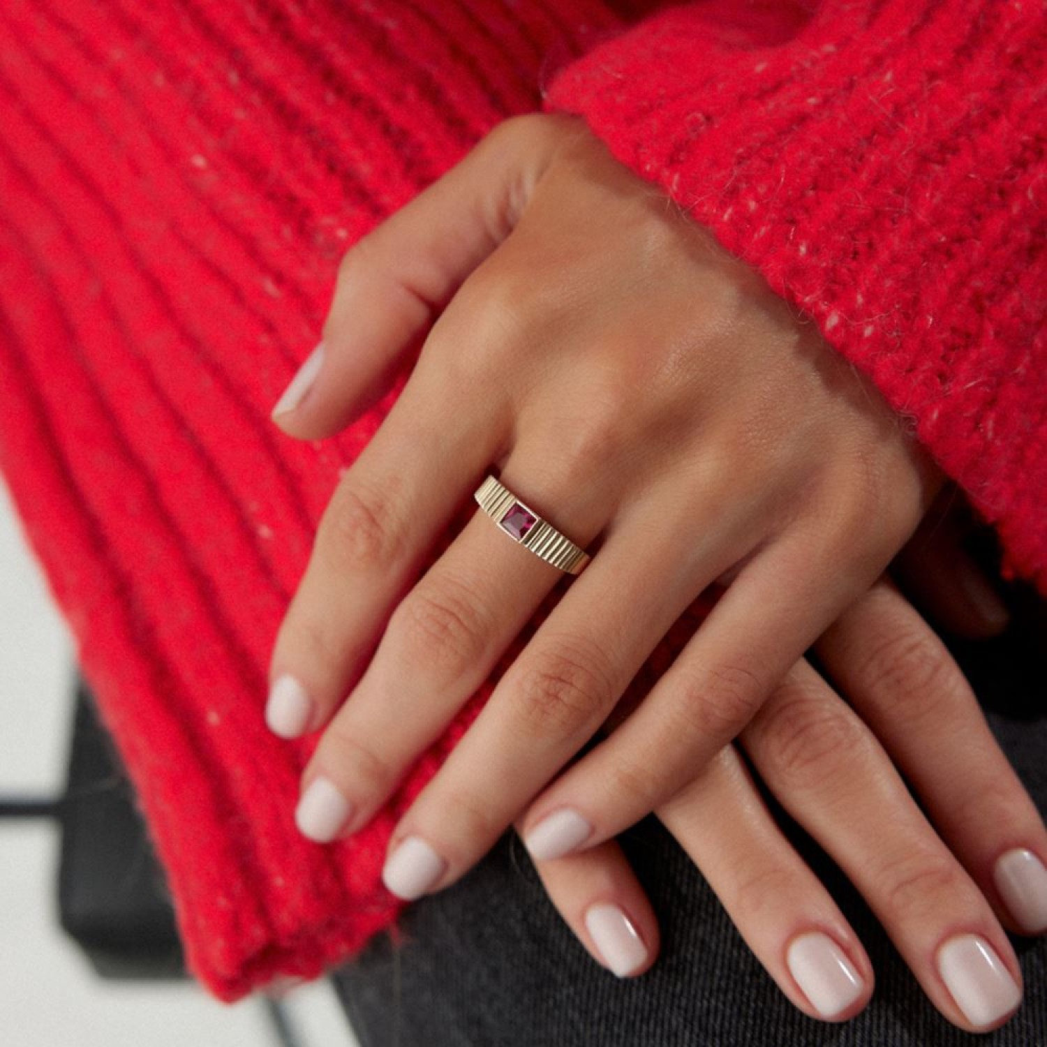 Yakut Taşlı Sıralı Yüzük