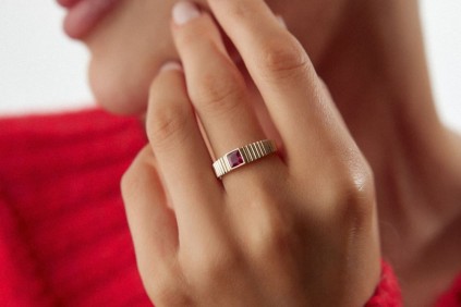 Yakut Taşlı Sıralı Yüzük