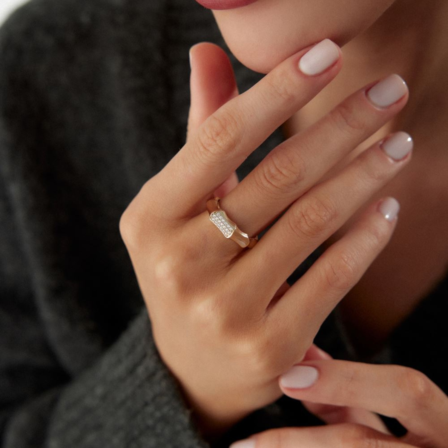 Bombeli Taşlı Yüzük