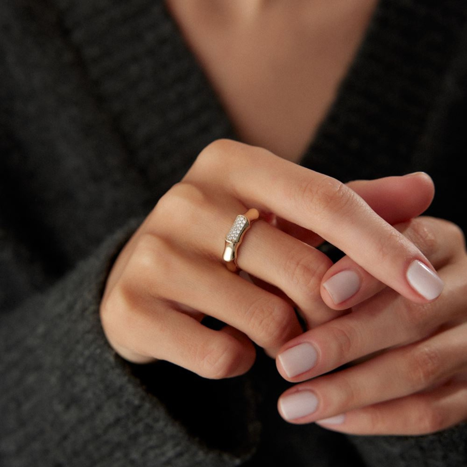 Bombeli Taşlı Yüzük