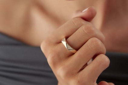 Üçgen Taşlı Yüzük