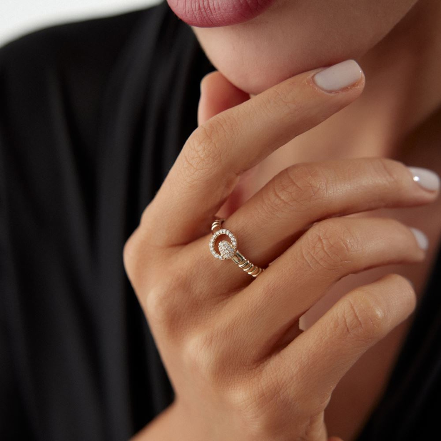 Taşlı Yuvarlak Yüzük