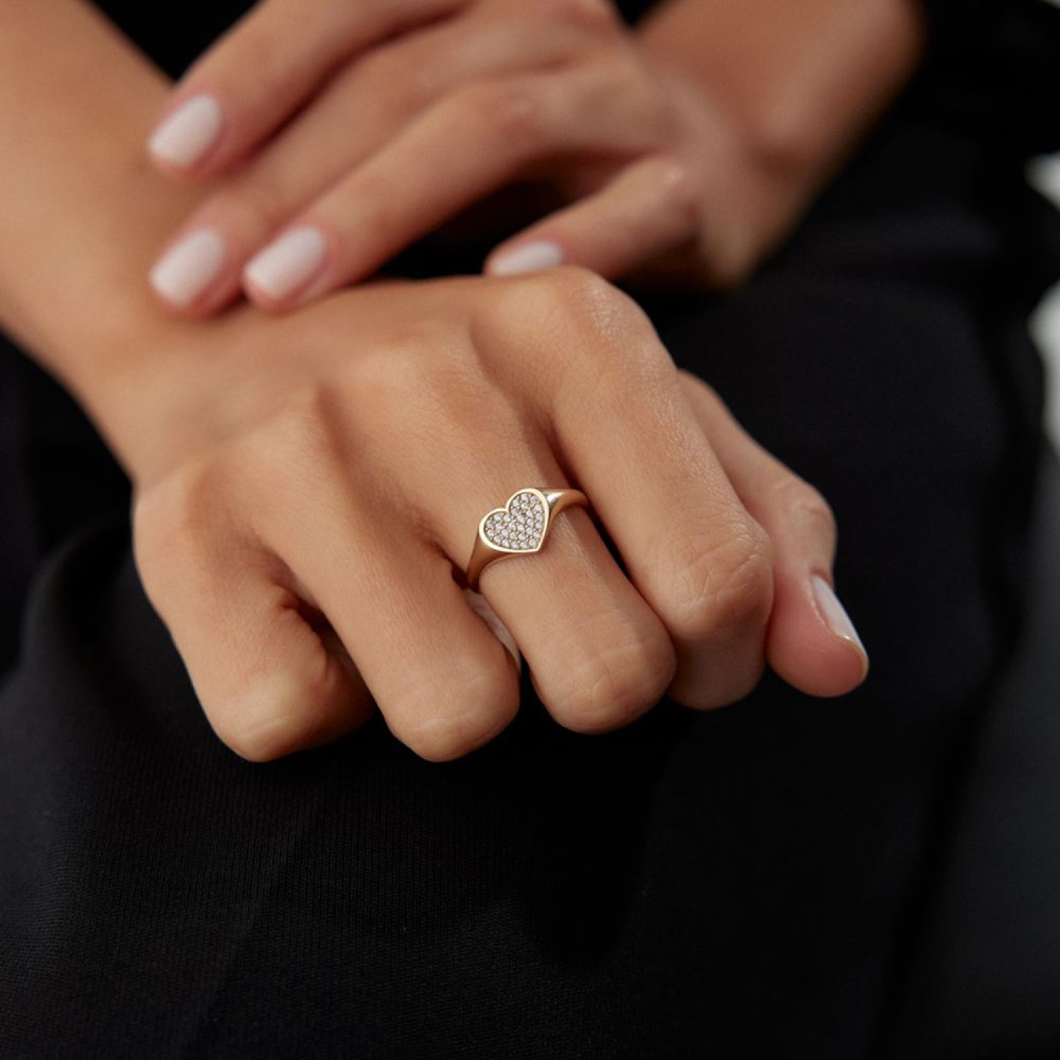 Kalpli Taşlı Yüzük