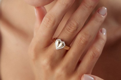 Kalpli Taşlı Yüzük